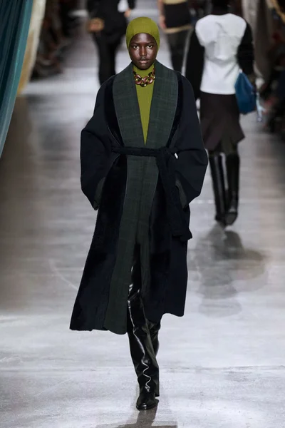 Look 8